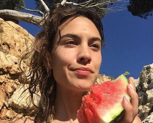 娱乐圈吃瓜杂志是什么,揭秘那些让人捧腹大笑的“吃瓜”杂志幕后故事